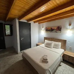 Ados Otel